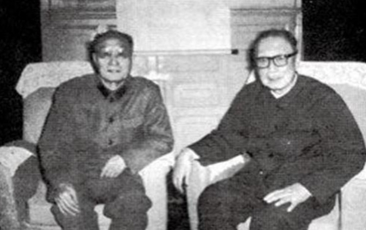 1966年9月的一天，周总理正在与陈毅和张爱萍谈话时，忽然临时有急事要走。就在周