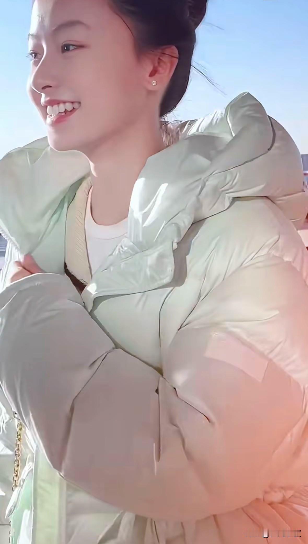 七七确实很漂亮短短几个月变化已经特别大就是感觉内在灵气还没那么足毕竟年纪还