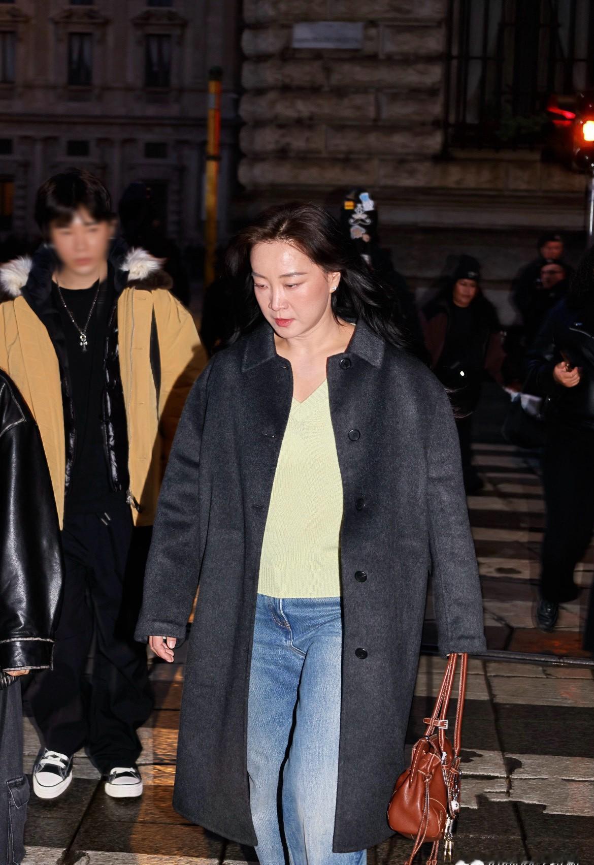 五年。她消失在大众视野里五百多天。再出现时全网炸了：这女人是谁？不是滤镜，