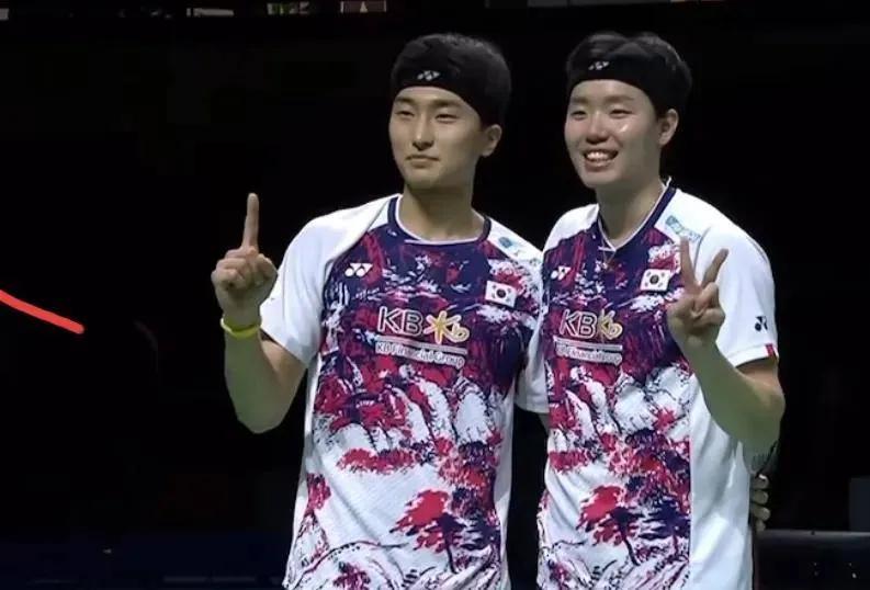 北京时间4月11日晚，刚刚结束了一场2026亚洲羽毛球锦标赛男双半决赛，囯羽组合