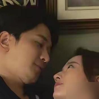 刘亦菲新剧《玫瑰的故事》，前四集跟彭冠英演的庄国栋，吻了27次。两集就吻15