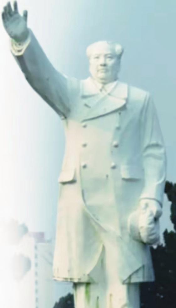 1968年，南京长江大桥快通车了，可桥头那尊6米高的毛主席塑像，却卡在了最后一道