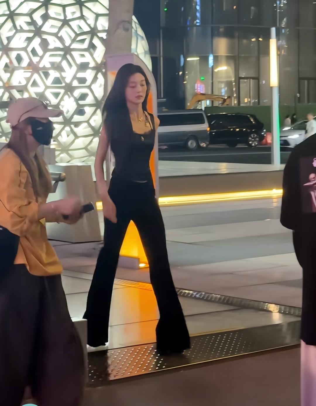 身高170气场两米！我感觉她是新生代演员里面最有潜质的一个，感觉她比关晓彤上镜