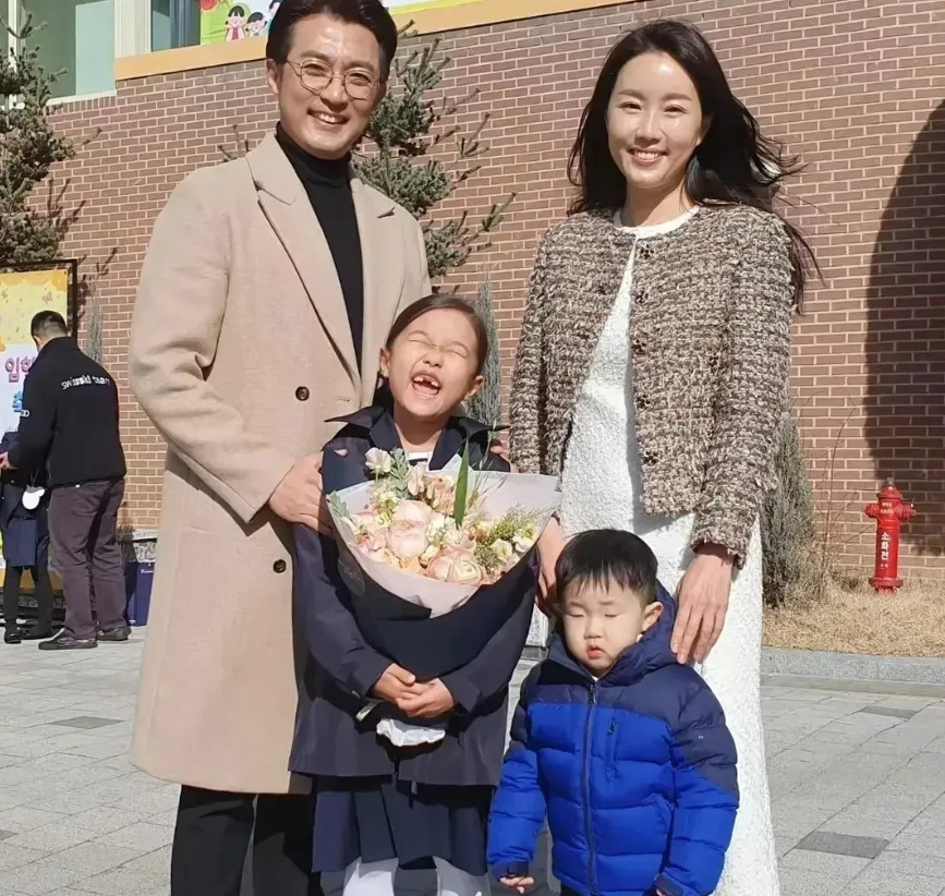 他曾是韩国的第一帅哥，在中国都一度非常火，跟当年山口百惠在中国的欢迎程度差不多，