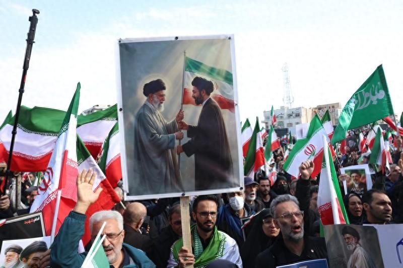 瞒不住了！伊朗最高领袖重伤真相终于被捅破。当地时间4月24日，《纽约时报》