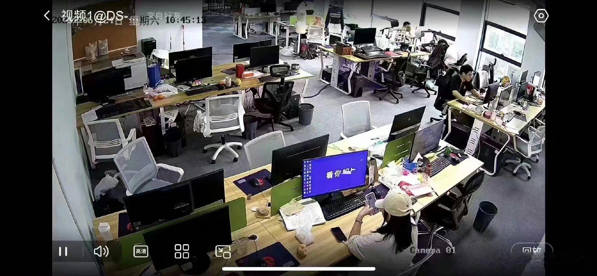 她是懂上班防窥屏的！！！