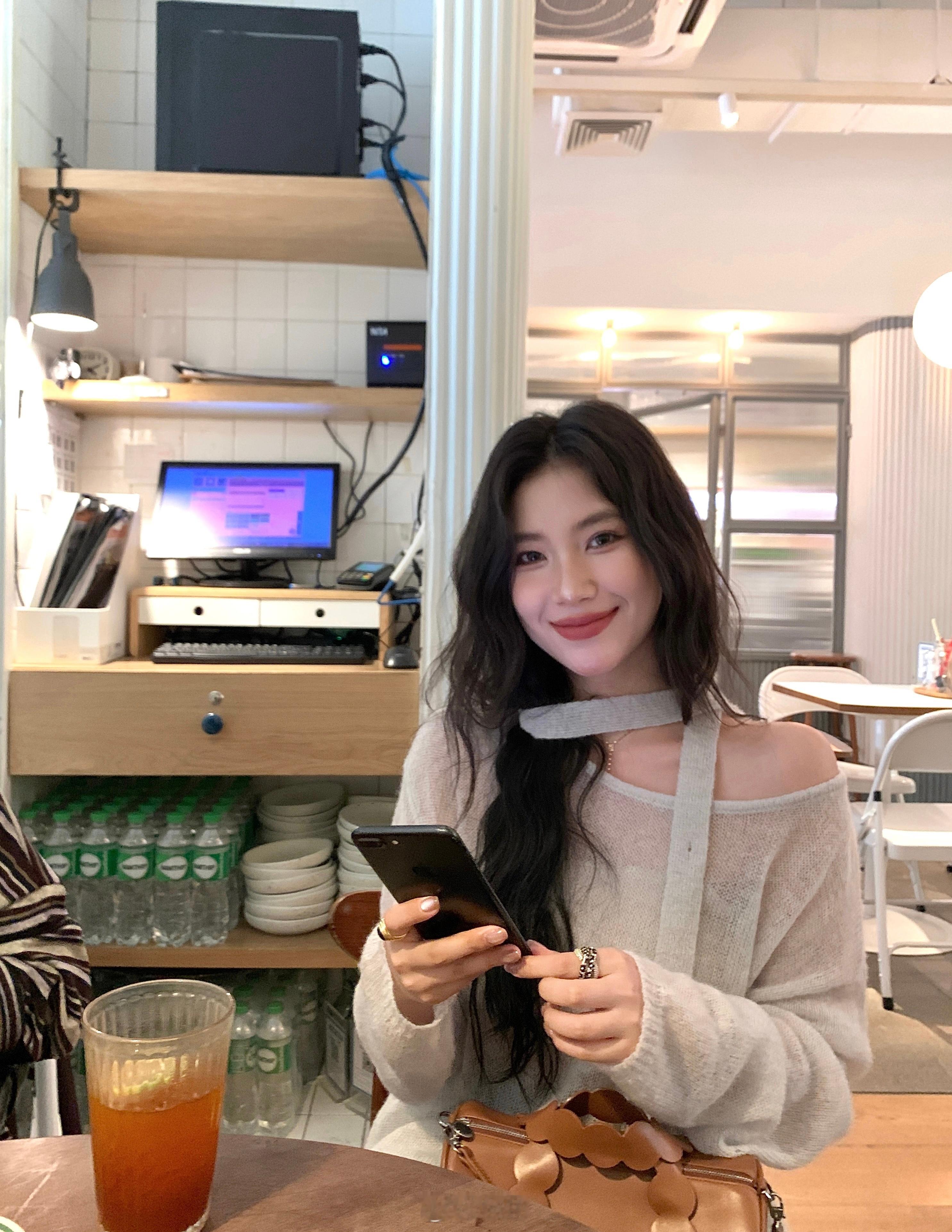 有没有发现以前的iPhone真的很薄！