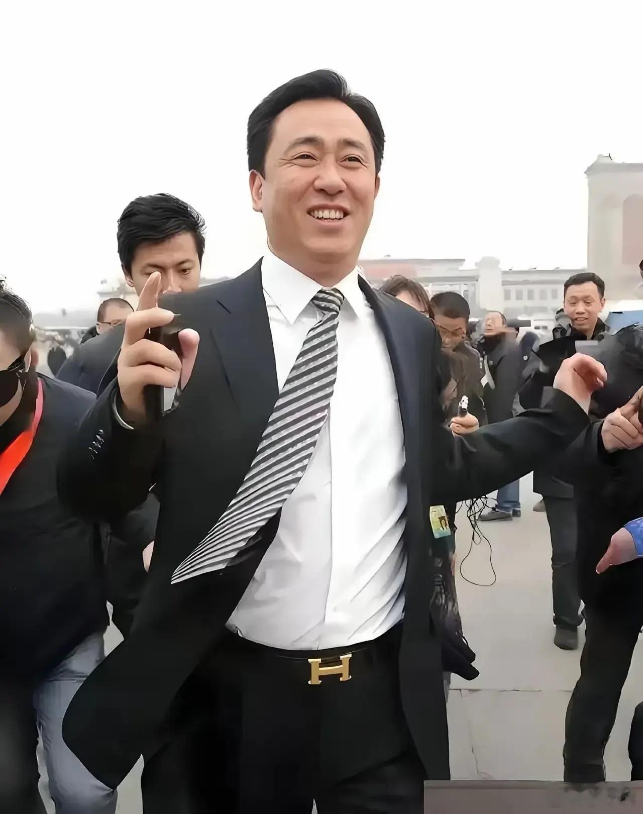 塌庙许家印引以自豪的裤带断了，宗庆后穿了一生的布鞋破了，释永信佛门袈裟岌岌可危了