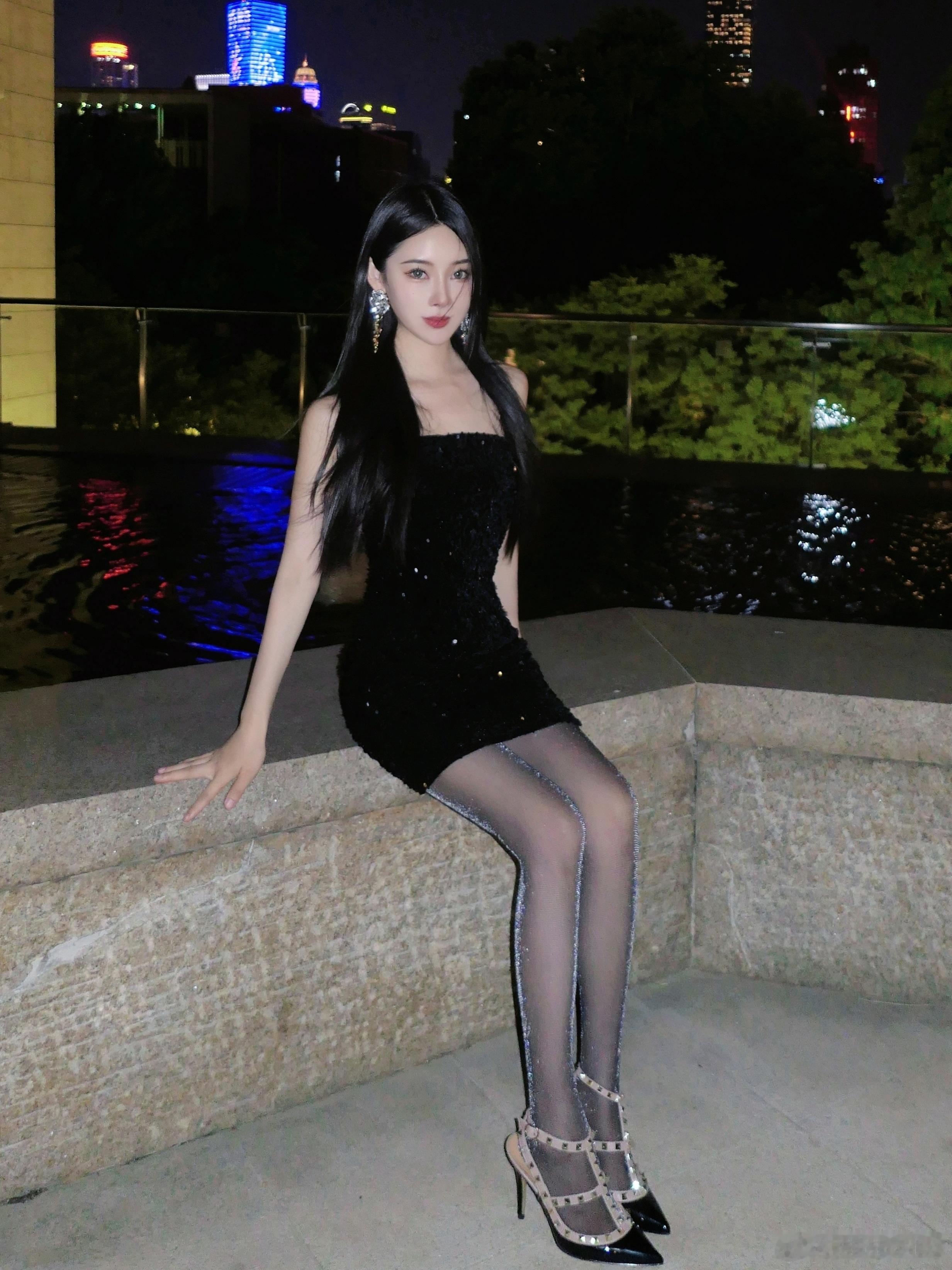 黑夜里的光🌃✨​​​