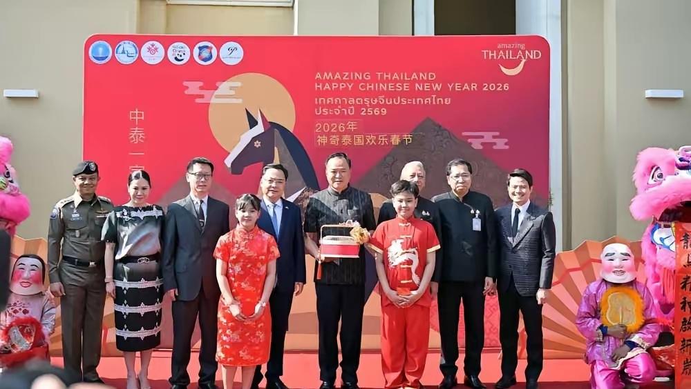 感觉泰国已经悄然成为一个“华人国家”了。​表面上看，泰国华人只占总人口的14