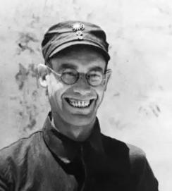 1939年，共产国际在莫斯科对李德进行了公开审查，周总理也在现场，可最终的判定结