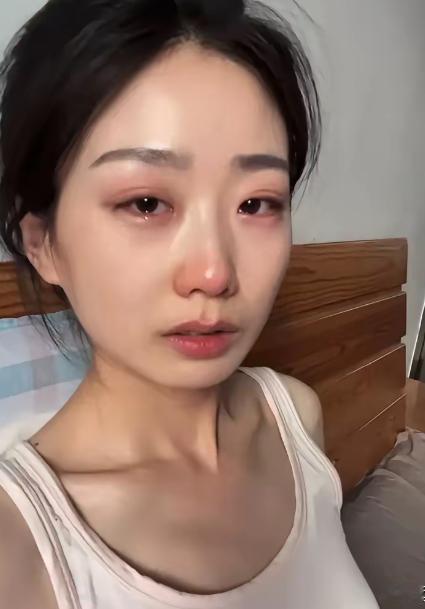 有这种爹女儿消挺不了！我固定每月给父亲一千五百块，丈夫就因为这事和我离了婚。刚