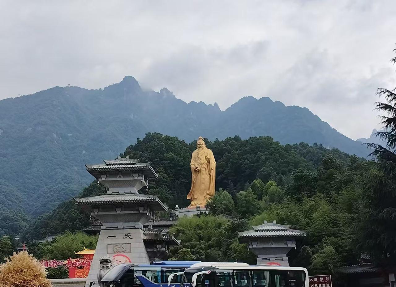 河南洛阳游✨老君山美景攻略！📍洛阳·老君山景区🎫需门票🗺️游玩路线：