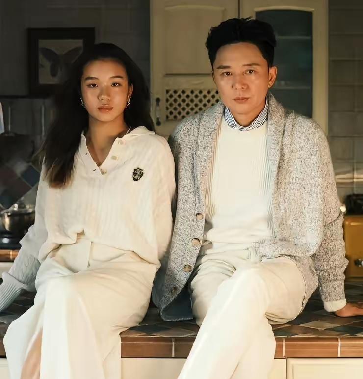 普通人果然理解不了有钱人。刘奕君让他15岁的女儿出国留学，学的是高尔夫。刘