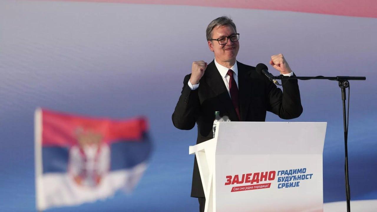 塞尔维亚执政党前进党主席武切维奇7月2日正式邀请总统武契奇领导议会选举名单，并在