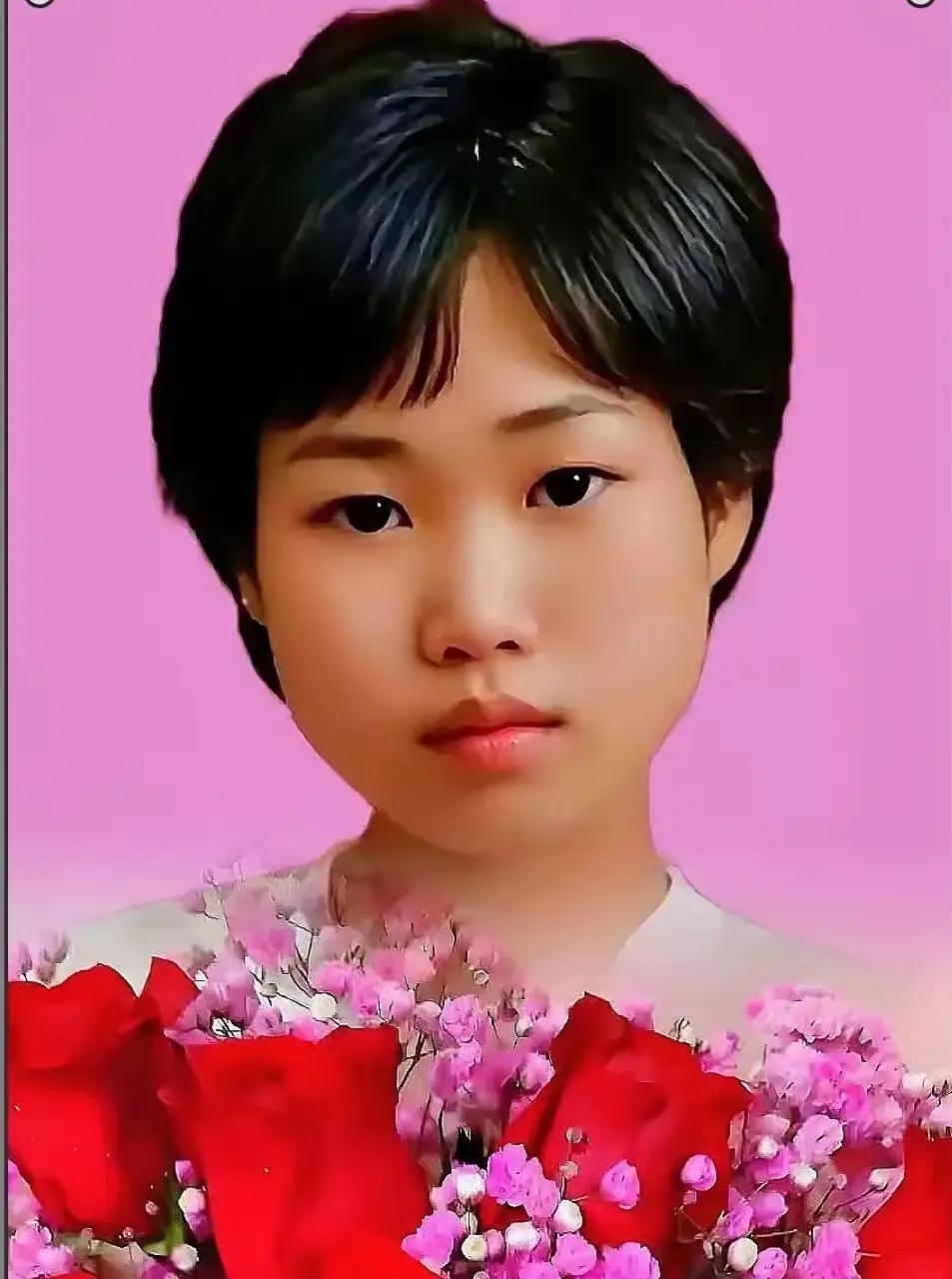 看了忍不住流泪！看了杨开慧年轻时的照片，再看看她儿子毛岸英的照片，伟大的母亲，英