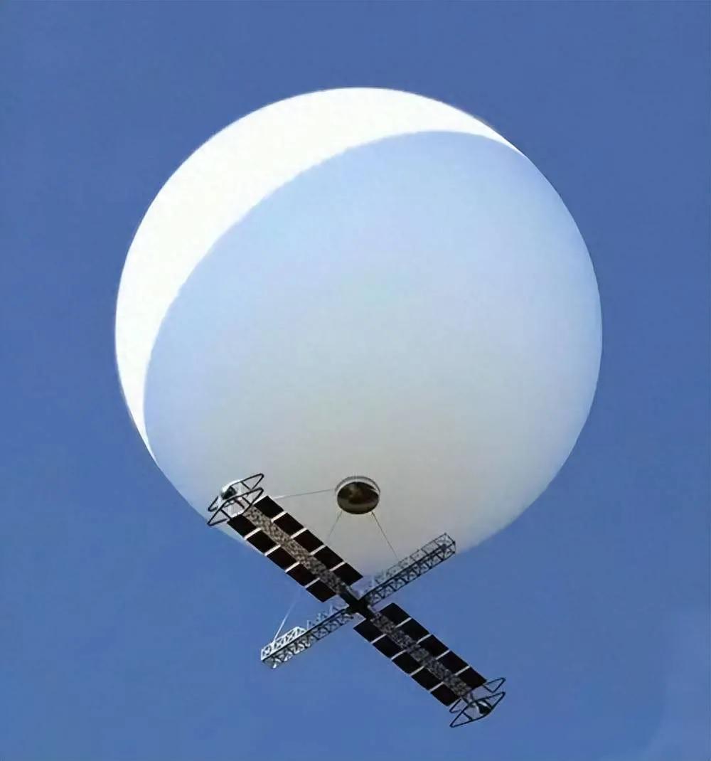 美国的高空侦察气球飘到我国来了？那也不能留着它！2026年3月13日，《解放