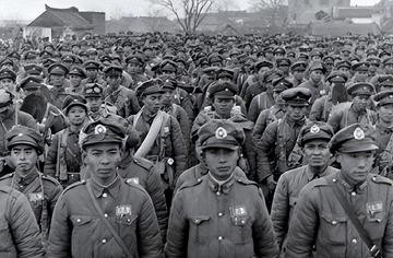 1949年，蒋介石带着60万大军败逃台湾，其中大部分都是没成婚的年轻人，为了解决