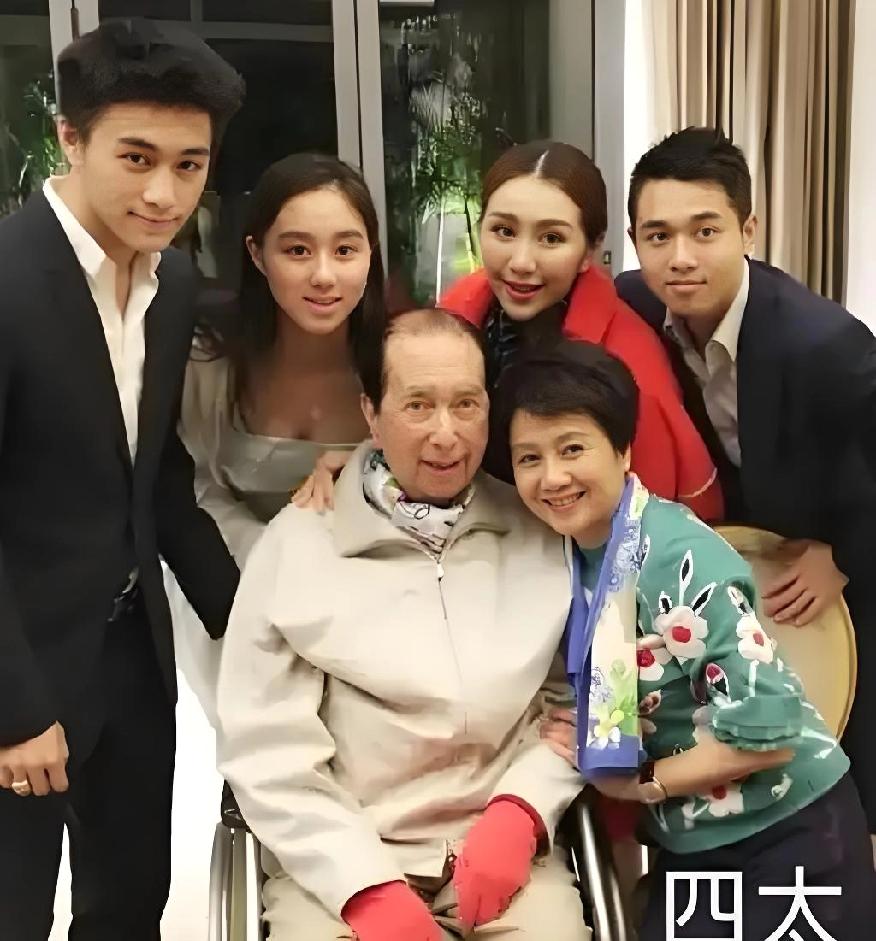 四太是慈母，为子女计划周详。像何超盈，她给她定下的夫婿是学习好、品性稳定的辛奇隆
