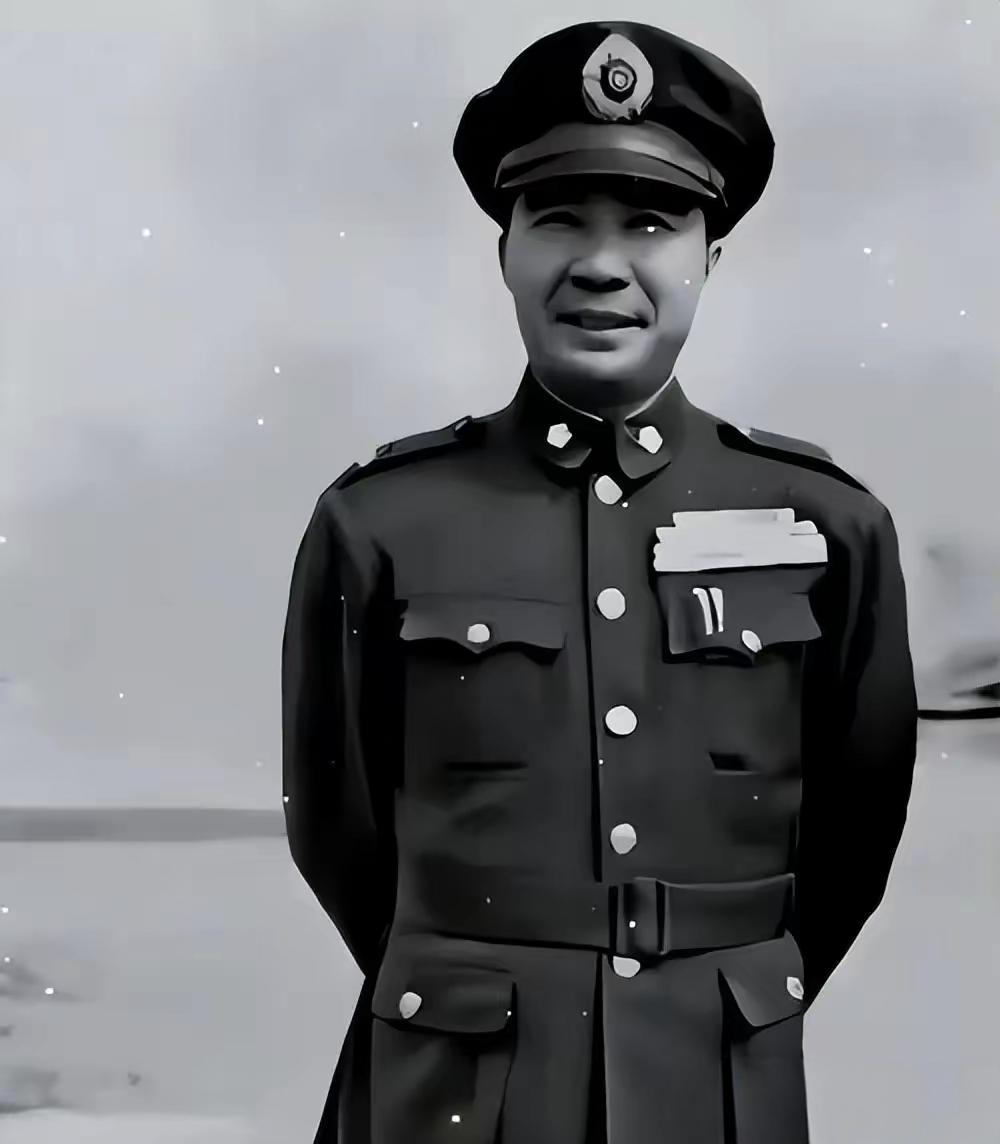 1949年，华野抓到一个俘虏，钟期光一看：“原来是你啊！你就别去功德林了。”他低