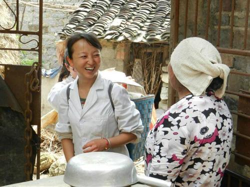 2008年，贵州1女子为了与丈夫长相厮守，辞去城里高新工作，跑去偏远的村里开诊所