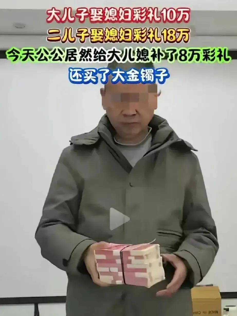 幼儿园老师陈雅火了。她拍小朋友午休视频，孩子睡姿萌翻，点赞破百万。园长说