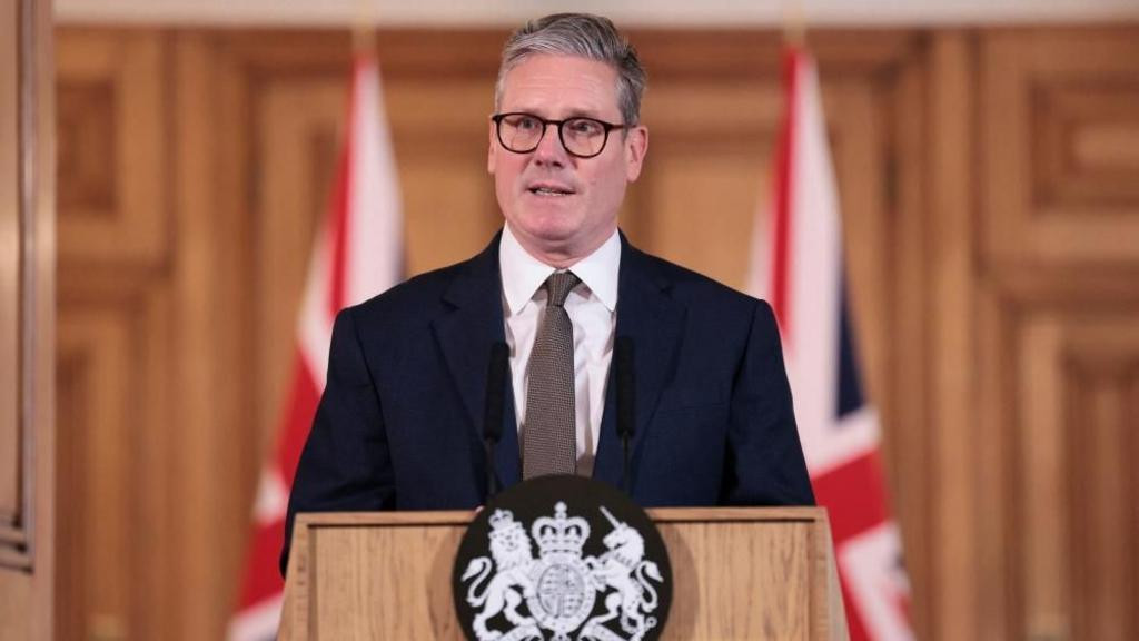 【英国首相斯塔默陷下课危机】英国首相回应下课危机英国工党在地方选举中惨败，工党