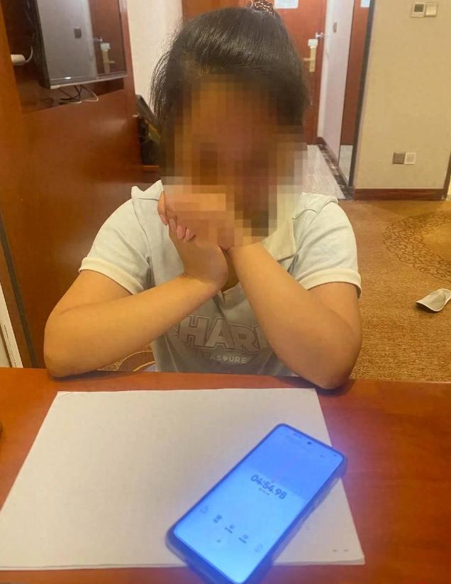 太离谱了！湖南双峰，18年前，一名未满16岁的女孩被自己的父亲和舅舅卖到这里，被
