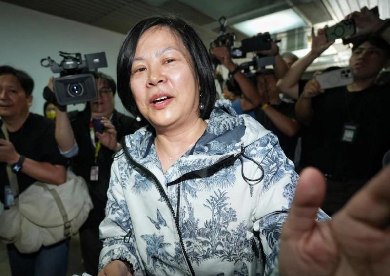 台湾地区的昨天的头条新闻就是民众党中评会宣布开除李贞秀党籍，现在更多的细节曝光了