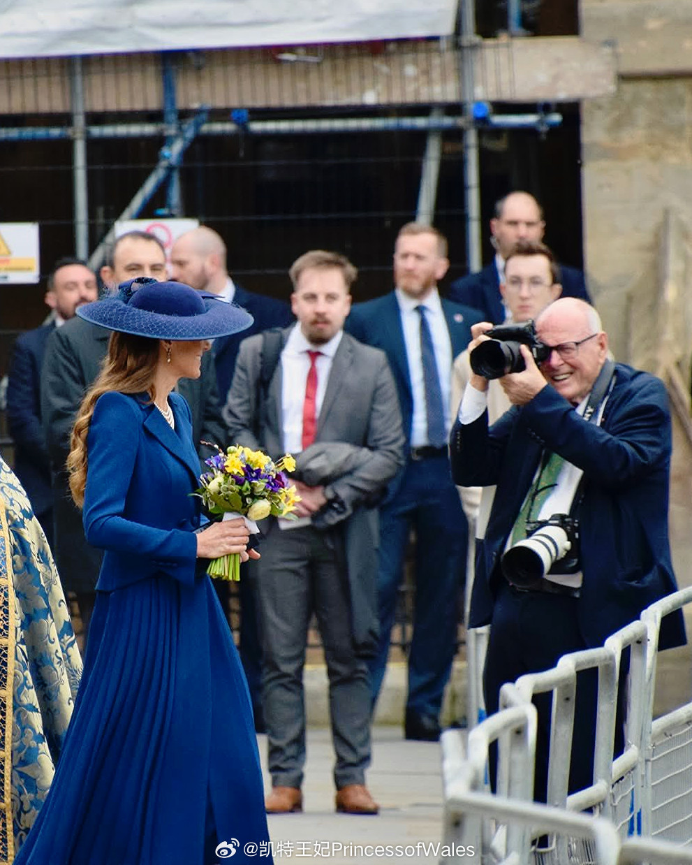 威尔士王妃凯瑟琳王室摄影师亚瑟.爱德华为凯特王妃拍下这张照片凯特王妃