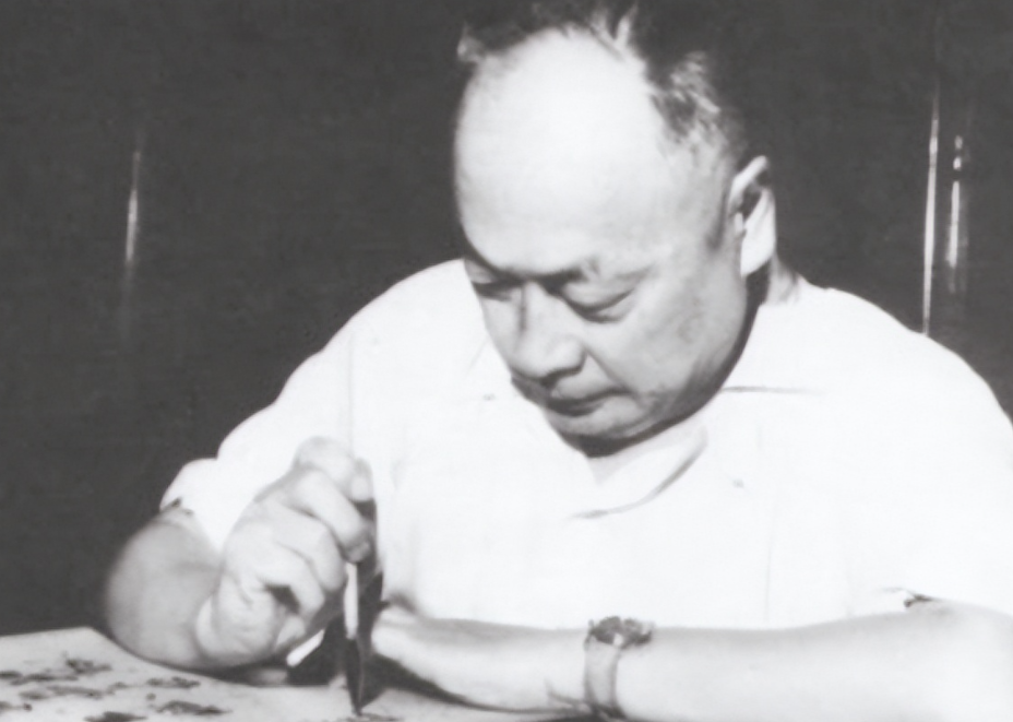 陈毅和秘书上街，看到一家粮店老板和工人正在从板车上卸大米，就问他：“老板，你这不