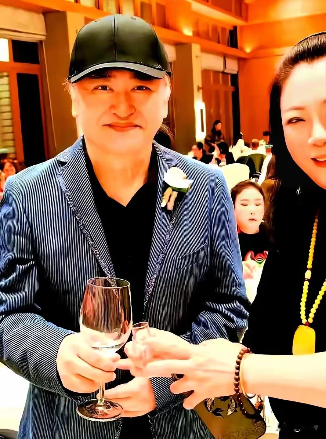 刘欢走了，家底被翻了个底朝天：两处过亿房产、能收到2076年的版权费，数字确实吓人。但最让人动容的，