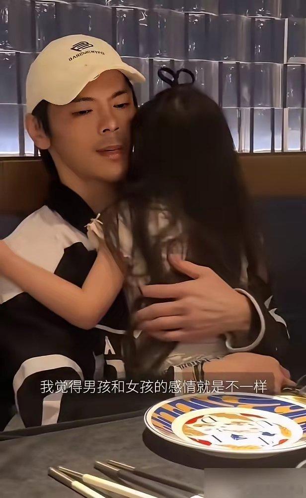 郭碧婷大概没想到，自己能在机场被亲闺女一把推开。向佐准备出差，女儿向芷隔着玻璃哭