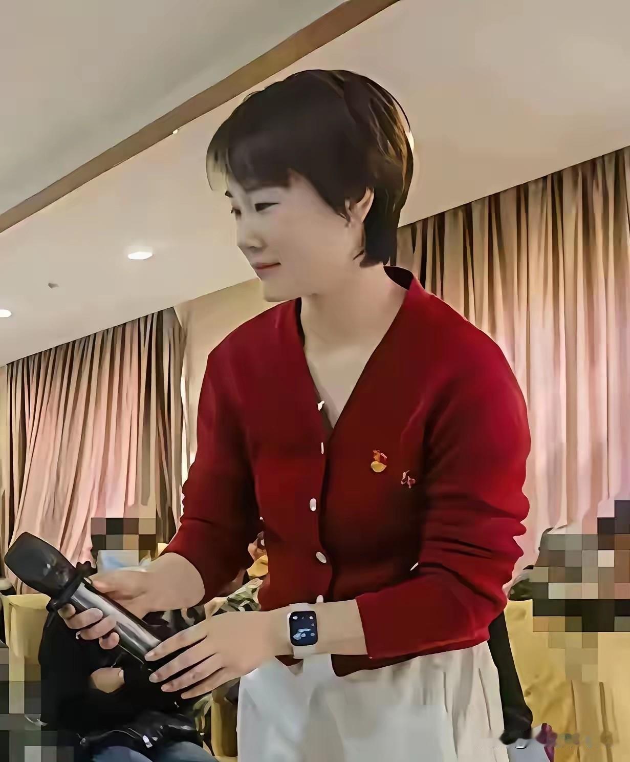 17分视频后续。对曾医生的处分最不满意的，就是祖院长的老婆祖院长的妻