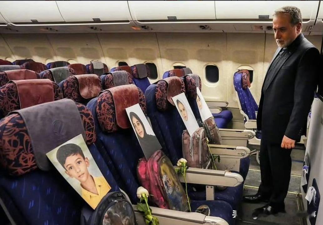 伊朗这招“诛心计”太绝了！一枪没开，比导弹还戳美国心窝子伊朗谈判团飞巴基斯坦，