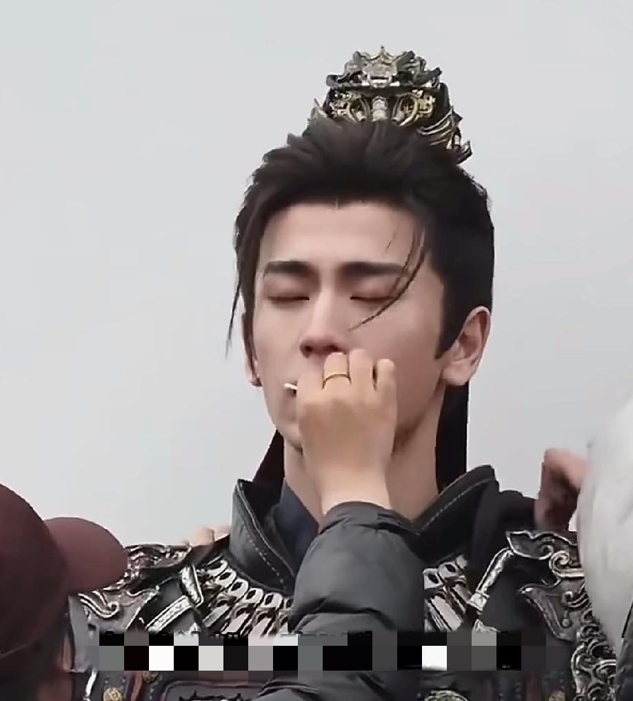 为什么会这样？为什么这是个趋势？最主要原因是，女生看电视剧多，男的谁看，要看