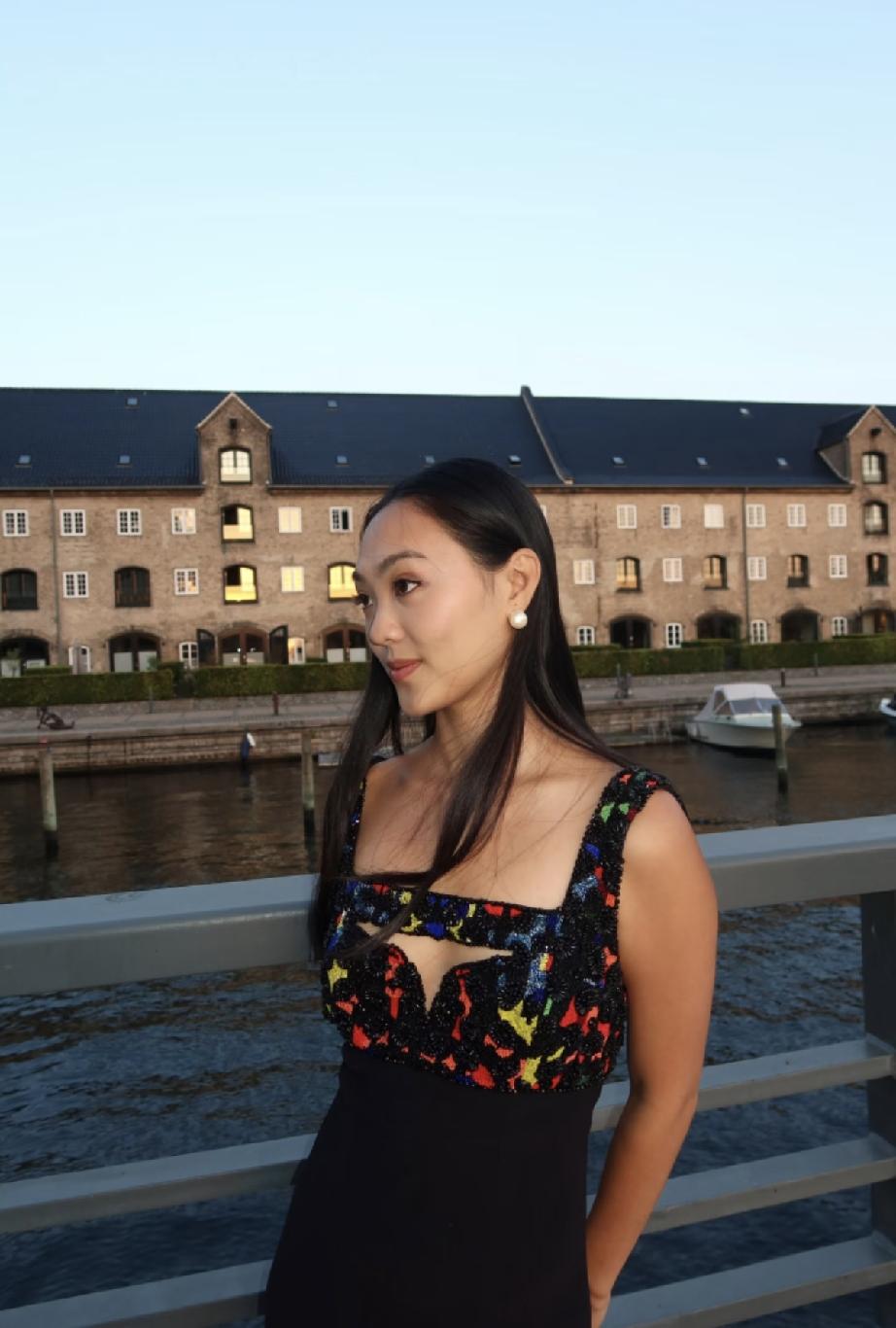 9月3日，李连杰与利智的大女儿JaneLi晒出自己在瑞士旅行的照片，她的皮肤好