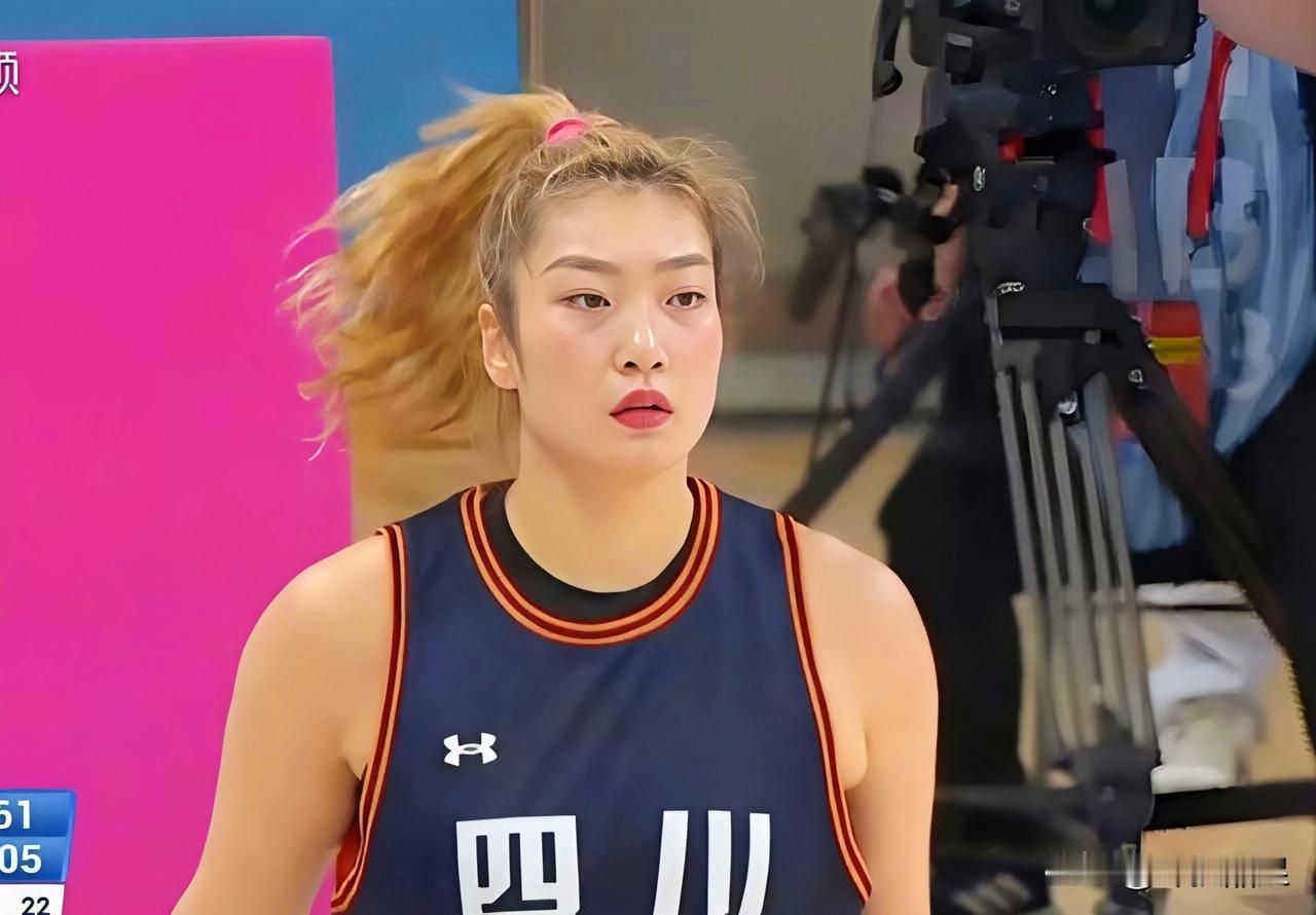 广东全运女篮今晚以74-68击败四川，夺得冠军，广东完胜！1.胜在主教练郑薇