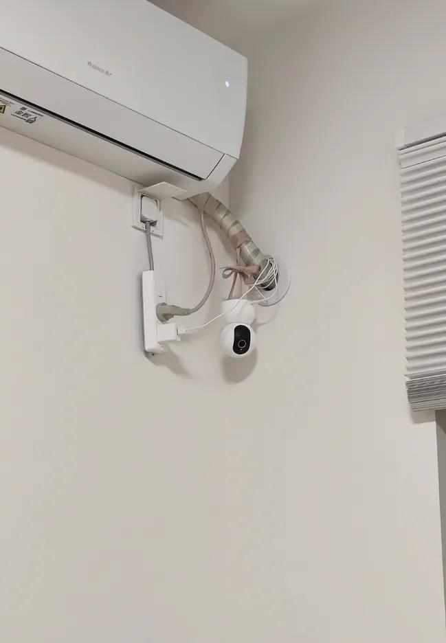 明天要出趟远门，估计要到过年才能回来，还好昨天在我们的卧室装了一个摄像头，这下我