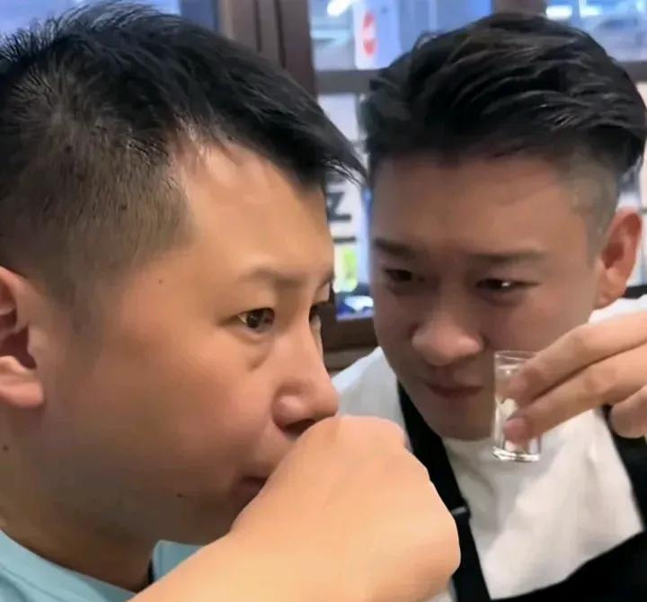 郭德纲的徒弟当中，真有水平的人没几个，除了何云伟就只有曹云金？最近在网上刷到一