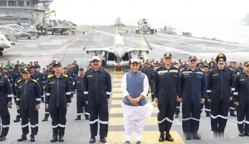 印度海军参谋长特里帕蒂高调放话：要以每40天列装1艘国产舰艇的速度扩军，52艘舰