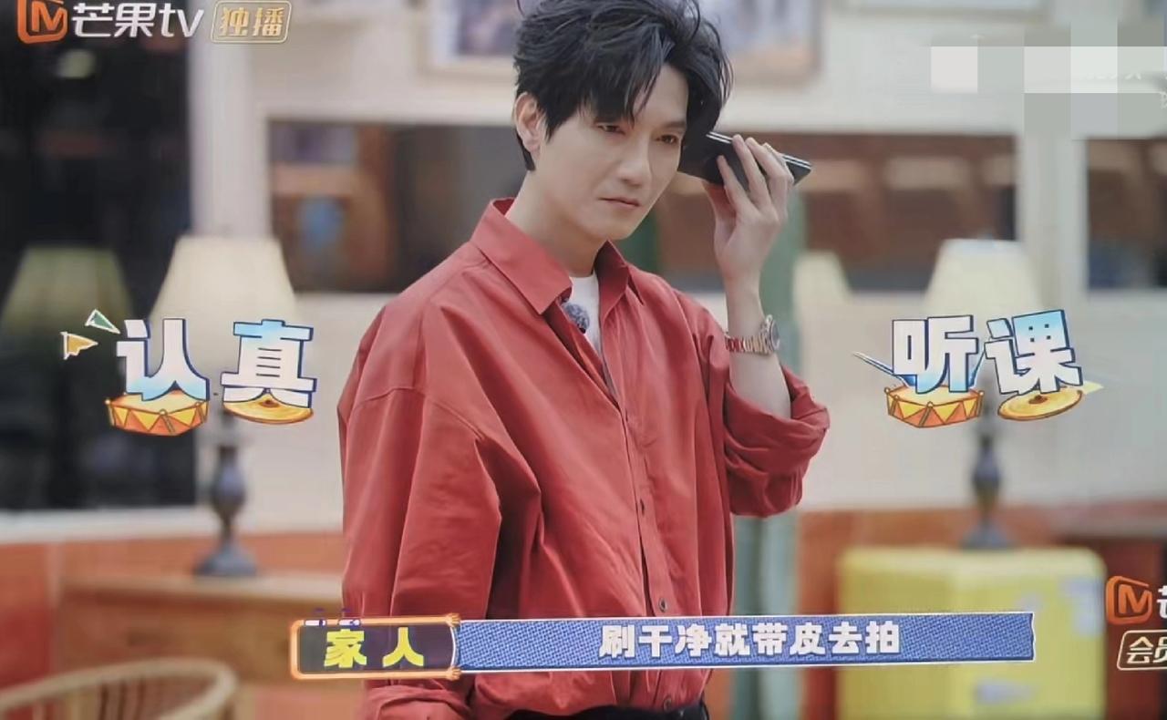 陈楚生又开始跟老婆学做饭了[大笑]！快乐老友记有风季开播，当然少不了厨艺大比拼