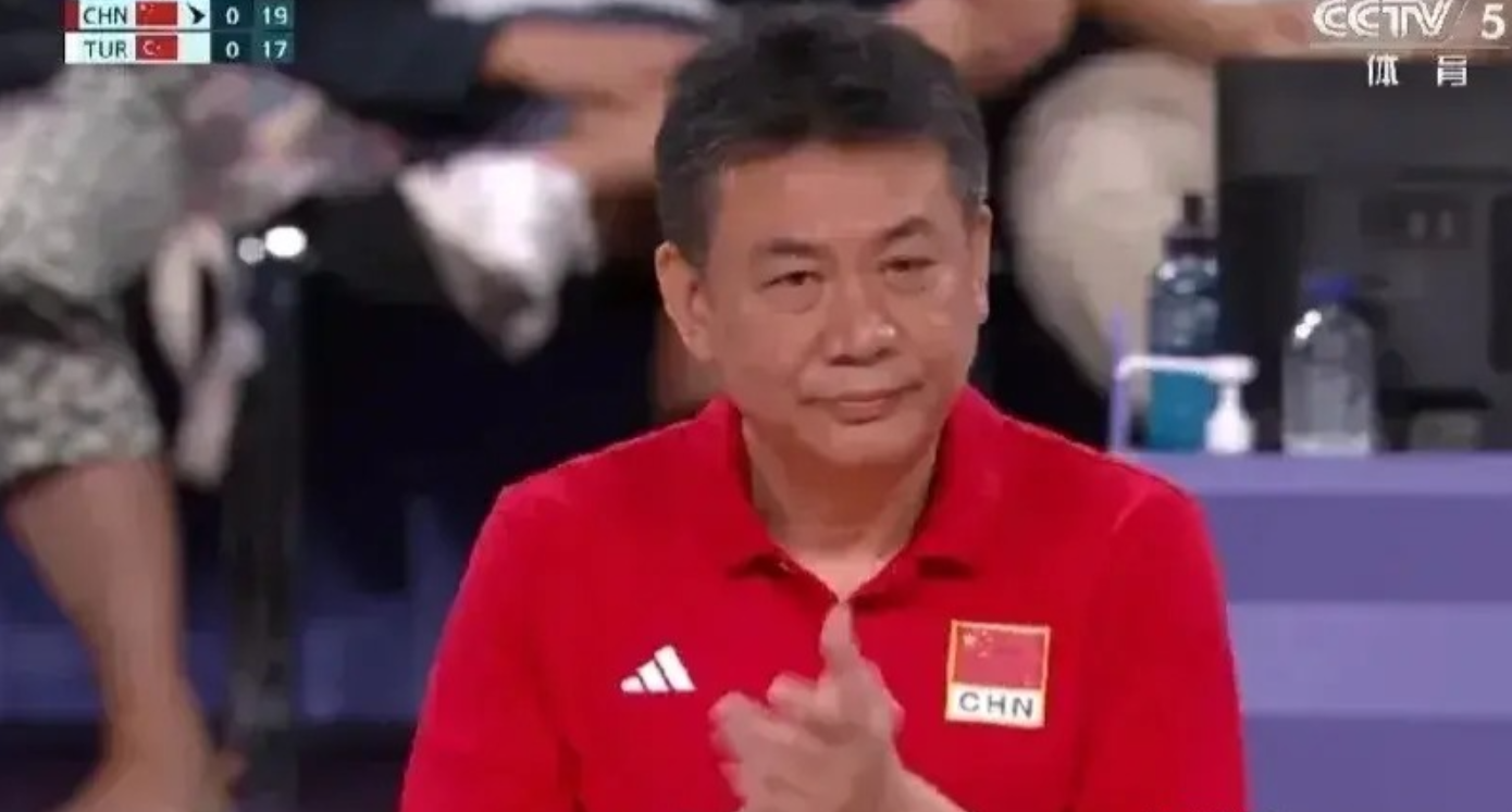 重出江湖：蔡斌临危受命出任中国女排主教练概率近45%！中国女排在泰国世锦赛折戟后