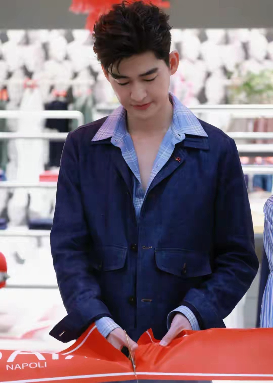 他当年要是同意那个人结婚，也许那个人就不会走上歧路了。