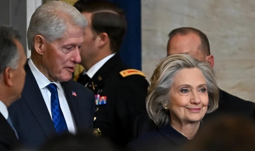 伪善的面具终将被揭开，克林顿将成为50多年来首位赴国会作证的前总统！据外媒报