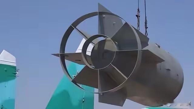 俄罗斯反击来了，这次不是榛树。是FAB-3000重型航空炸弹大家都盯着呢——