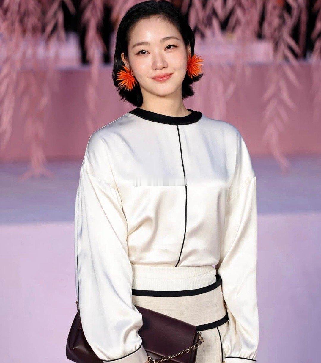 巴黎大皇宫迎来梦幻奇境！Chanel2026春夏高定系列刚刚在巨型蘑菇林中揭开