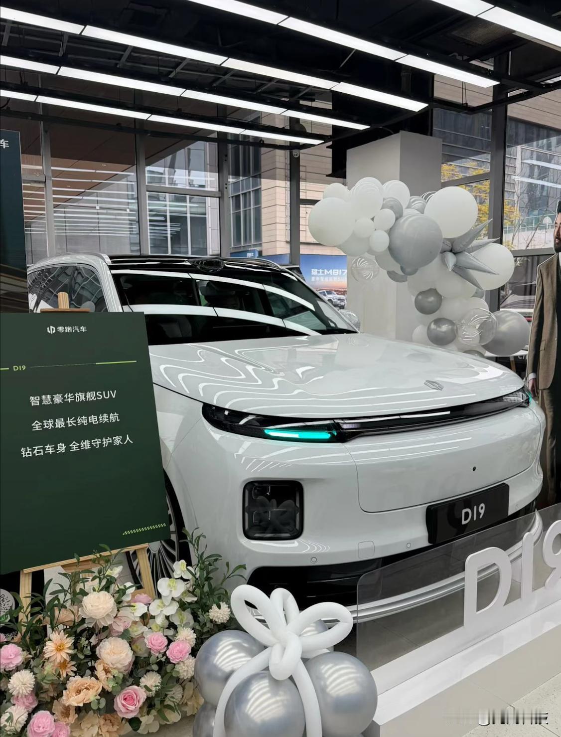 当媳妇儿“赖”在零跑D19的二排座椅上时，我就知道到底该选谁了。 自从家里添