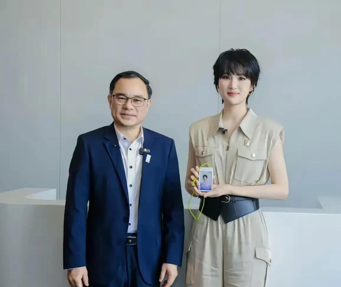 我想过华为二公主姚安娜会继续进军娱乐圈；也想过她会回家族企业担任超高的职业；但没