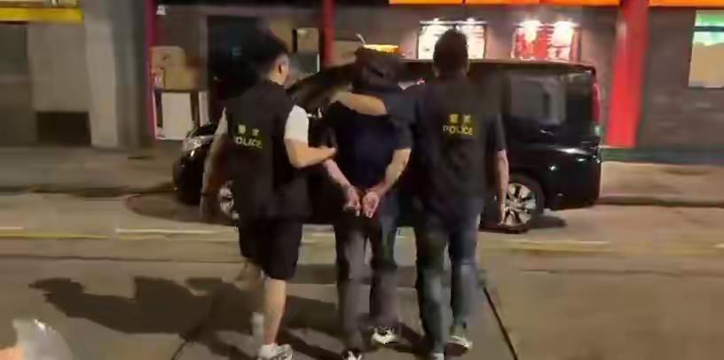 花花世界迷人眼，黄金真假要辨别！这不，两香港男子可太损了，近期金价暴涨，他们就